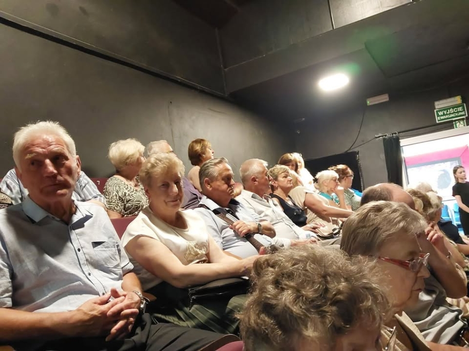 Seniorzy w Teatrze Buffo